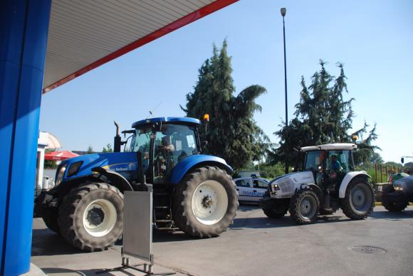 Костадинов: С новата наредба за горивата икономическото министерство ще изкара фермерите на бунт