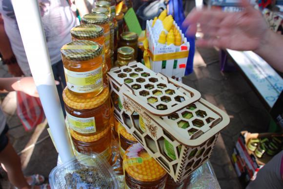 Средният добив на мед от кошер в Смолянско намаля до 10-12 килограма