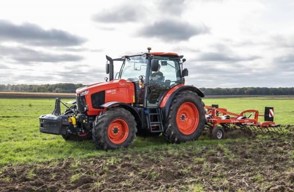 Новата серия на Кубота М6 Utility - универсален трактор за всеки тип земеделски производител