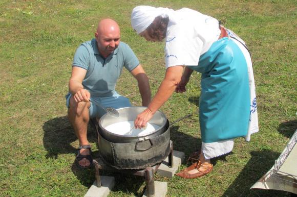 Родопа събра под Рожен двама от пазителите на древните млечни рецепти – Мина и Пачо