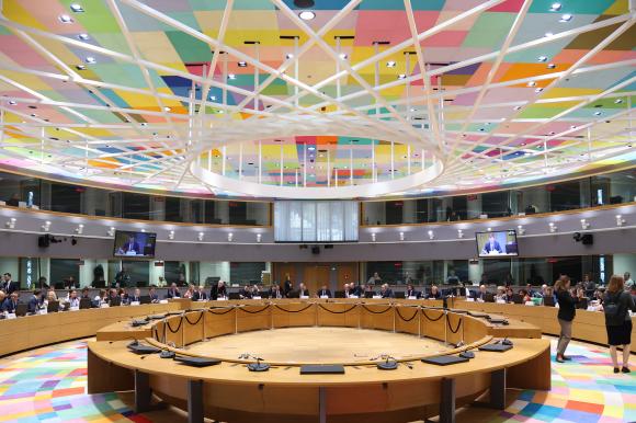Министрите в ЕС обсъждат подкрепа заради скъпите торове