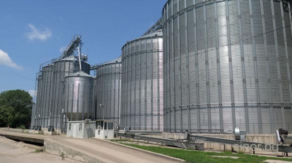 Близо 6 млн. тона пшеница, царевица и слънчоглед залежават в складовете 