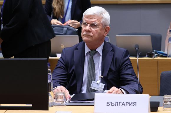България представи в Брюксел проблемите с вноса на слънчоглед и сухо мляко