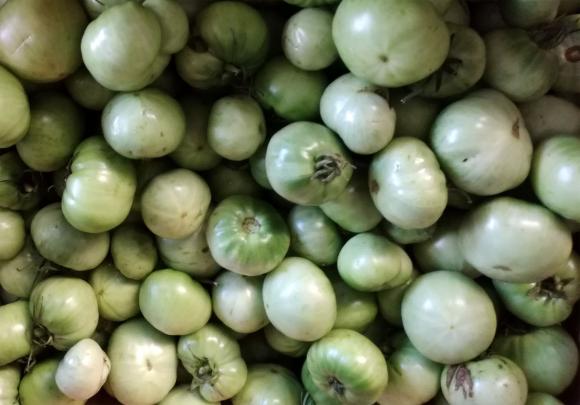 Кисели зелени доматчета
