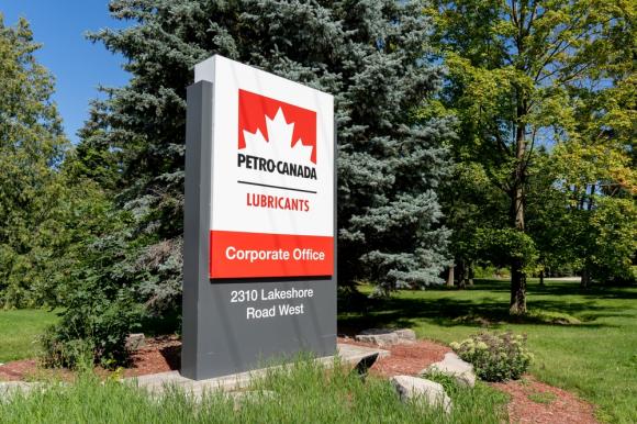 Тайтън Машинъри България става официален вносител на Petro Canada за България