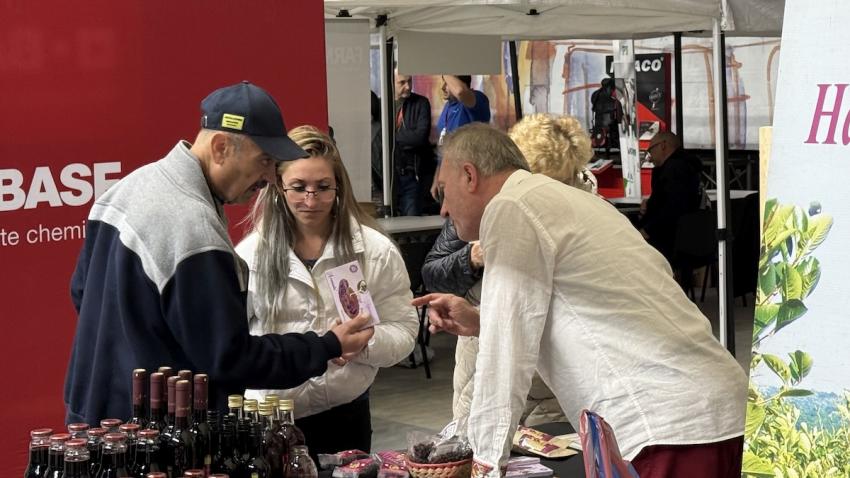 Изложението на дунавските овощари пак събра производителите в Русе