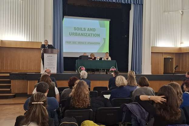 МЗХ съдейства за прилагане на научните достижения за опазване на почвите