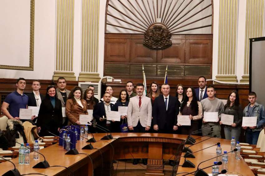 Отличиха бъдещи ветеринари за спасителни акции при летните пожарите