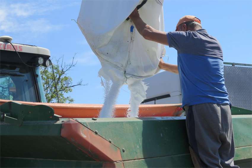 Унгария настоява ЕС да разреши вноса на торове от Русия и Беларус