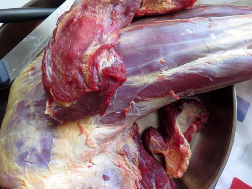 Тонове месо са излезли от незаконни кланици в Кърджалийско