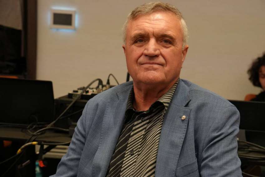 Пчеларите фалират най-вече поради безконтролния внос на евтин мед